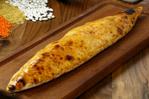 Kapalı Kaşarlı Kavurmalı Pide