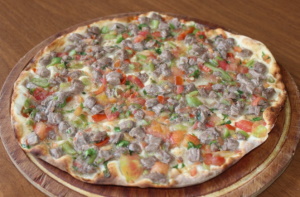 Kuşbaşılı Kaşarlı Lahmacun